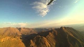 preview picture of video 'Fliegen in Namibia - mit dem Gyro über den Brandberg'