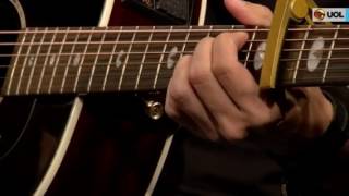 Manu Gavassi cantando "odeio" no bate-papo UOL AO VIVO