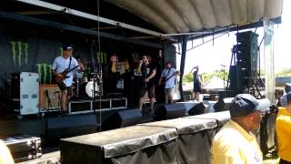 Fit For a King - Hooked (live at Vans Warped Tour)