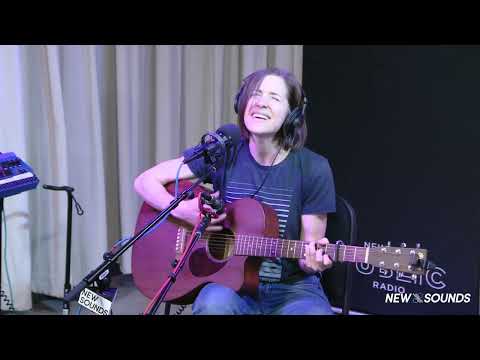 Laura Stevenson: "Honey" (In-Studio)