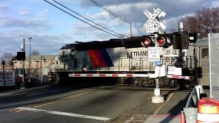 (4K) Ambulance barely makes it over level crossing in time
