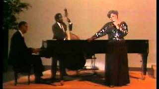 Ella Fitzgerald - Do nothin&#39; till you hear from me - I got it bad (and that aint good).avi