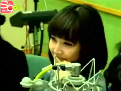 090114 Sukira - SNSD (en) [4_5]