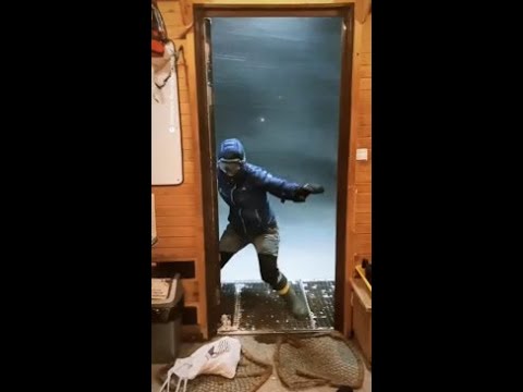 Daily Routine in Antarctica: Brave Adventurer Confronts Strong Winds, Fights to Shut Door