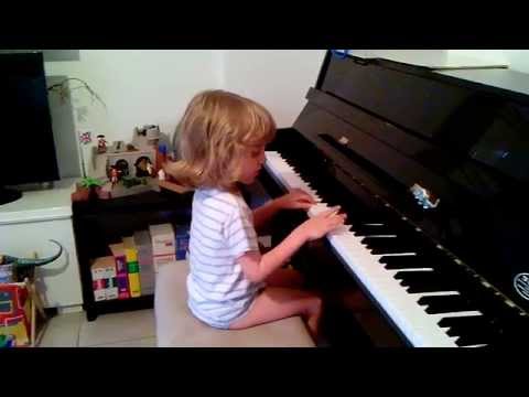 elijah 4 anni suona bach