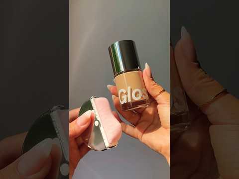 Yuk, coba foundation baru dari Glossier yang bikin kulitmu glowing! ✨ Dan brush-nya? Super lembut! 🌸