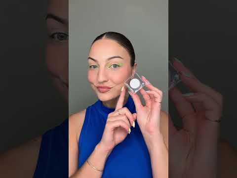 NEON GRAPHIC EYELINER MAKEUP TUTORIAL 💚🛸👽 festival inspired