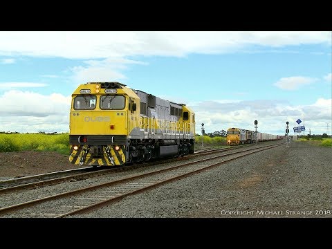 QUBE GML10 Light Engine Passes 7902V At Gheringhap - PoathTV Australian Trains & Railways