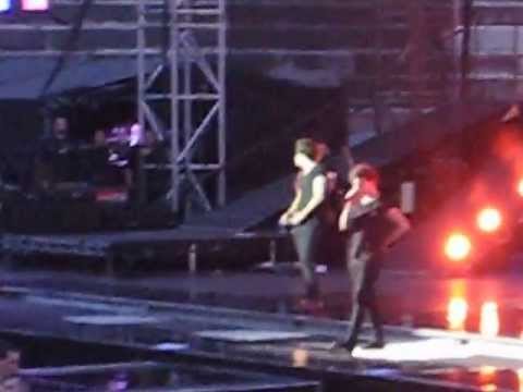 Heart Attack - One Direction Verona 19.05.13 with Niall's jump