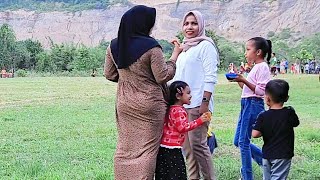 Download lagu tante muda hijaber cantik pamer body montok mama muda jilbab cantik pamer badan sexy mp3