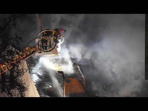 [Zwei Gebäude in Brand] Großbrand in Koblenz-Pfaffendorf (08.04.2023)