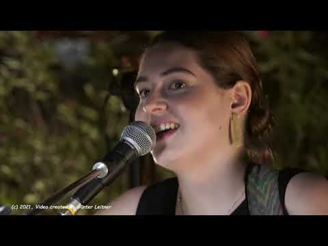 👉 Chiara Maria - Geah mal raus aus dem Verkehr (Loop Station, Live-Looping)