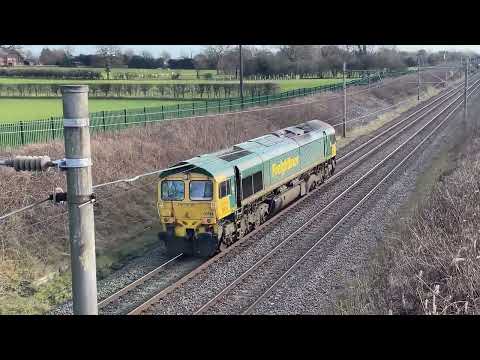 Freight & Passenger Trains at Chapel Lane Footbridge (Acton Bridge Cheshire) 24.01.26