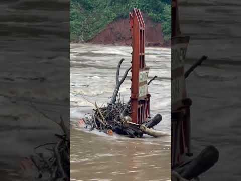 🥈 😱 Impressionante! Carreta é engolida após cheias NO RIO GRANDE DO SUL