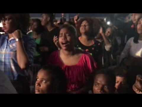 Chanel Novas ,Trae el cielo aquí”Inúndanos de tu gloria” Barak versión unción