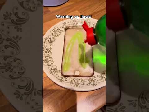 How to clean your clear phone case #cleaninghack #cleaning #iphone #trendingshorts #satisfyingvideo