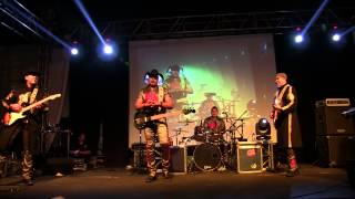 BRONCO [IV] IGLESIA SANTO ROSARIO, SUN VALLEY, CA. 11/16/2013