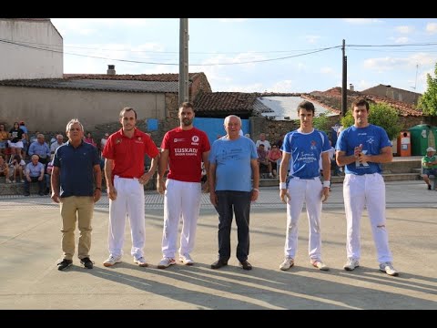 Emocionante partido de pelota en Encinasola para animar las fiestas