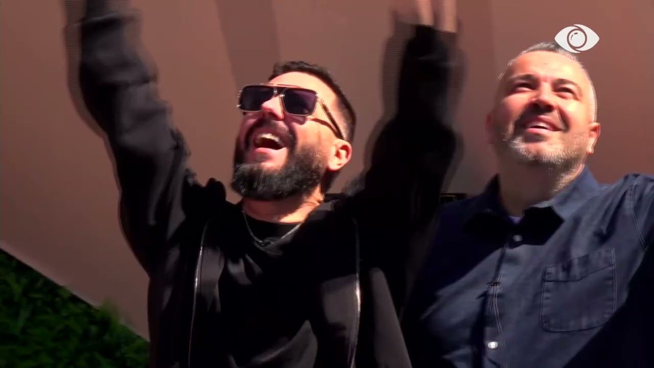 Surprizë nga ajri për Mirin/ Katër parashuta njëherësh, Rogerti preket