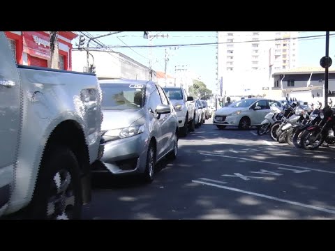 Donos de bares e restaurantes realizam carreata em RC