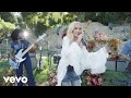 Gwen Stefani Bouquet Backyard Garden Party