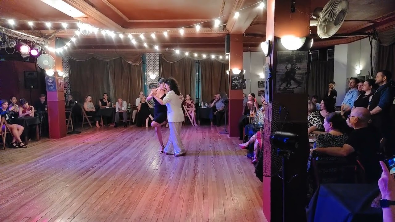 Video thumbnail for "En El Salón" - Mariana López Cattini y Jessica Ramos