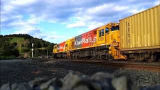 preview picture of video 'DCP4761 / DC4726 depart Sawyers Bay for Port Chalmers with container shuttle'