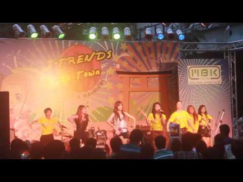 Ongche'lic Cover SNSD @ J-Trends in Town 2012 Part II