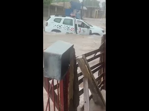 Chuva arrasta viatura da PM e deixa morto no interior de SP