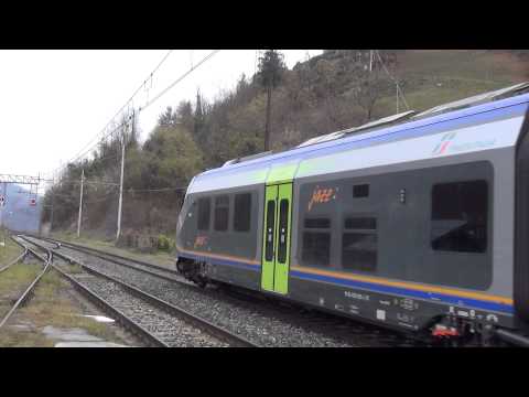 JAZZ ETR 425.009 ARRIVA IN STAZIONE A VERNANTE (CN) 23 - 11 - 2014.