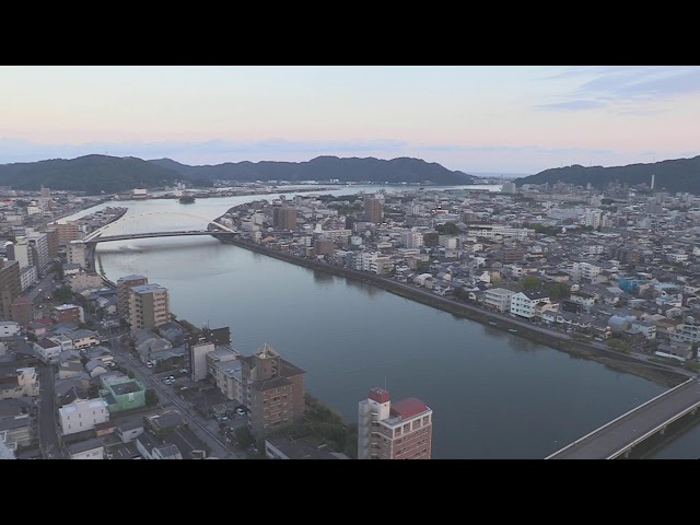 高知市内（鏡川と鏡川大橋）