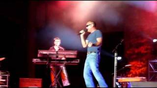 (Henry) Fan showing up Blake Shelton at the 2010 Colorado State Fair