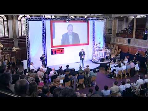 John Lloyd 述說「看不見」的含義