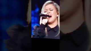 Kelly clarkston tribute to Aretha Franklin