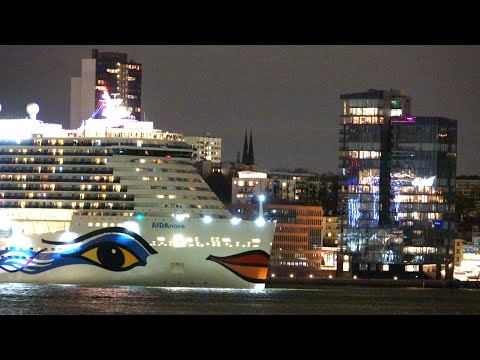 AIDAnova / Vorzeitiges Einlaufen abends / Hamburg 19.01.2024