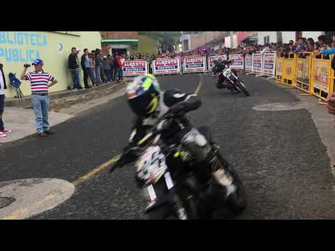 Fury on the road on two wheels (speedy motorbikes) - Furia en la carretera sobre dos ruedas