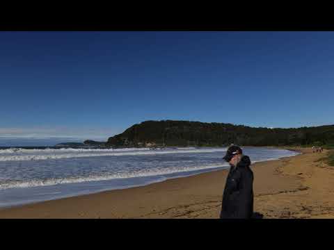 Vaste deining kom by Umina-strand aan