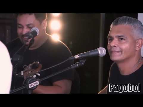 Henrique Santos canta