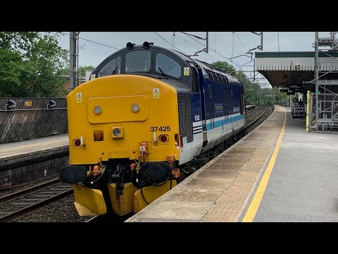 Class 37425 ‘Concrete Bob’ absolutely gives it some thrash and clag out of Wilmslow working 0Z40