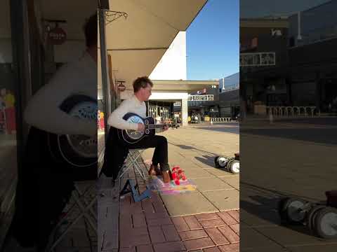 Boxing Day busking! 🧡 #busk #busking #busker #boxingday #billyjoel #solihull #mylife