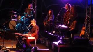 Neil Finn plays Split Enz song "Message to My girl" at Bostheater Amsterdam