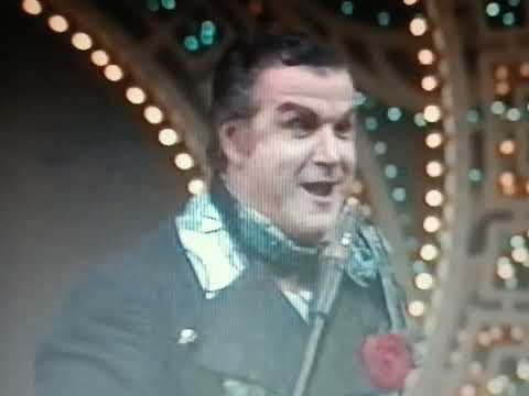 Claudio Desderi [1943 - 2018]: «Udite, udite, o rustici» ('L'Elisir d'amore' - La Scala, 1988)