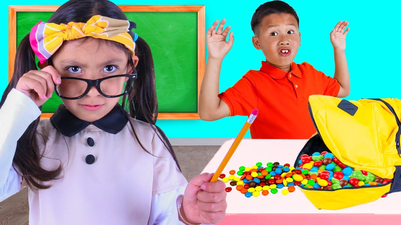 Maddie & Kaden Learning School Rules: Sneaking Snacks in Class