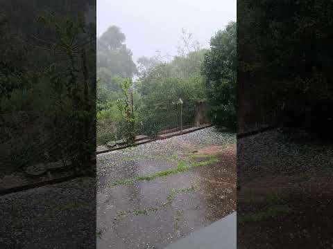 Chuva de granizo forte em Santana do Deserto MG