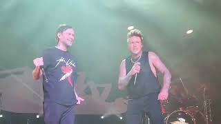 Download lagu Papa Roach feat Bert McCraken (The Used) Sydney - No Apologies Live 28/04/2023 mp3