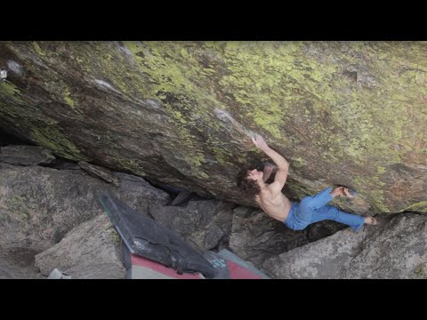 Ondra Flashes Jade 8B+