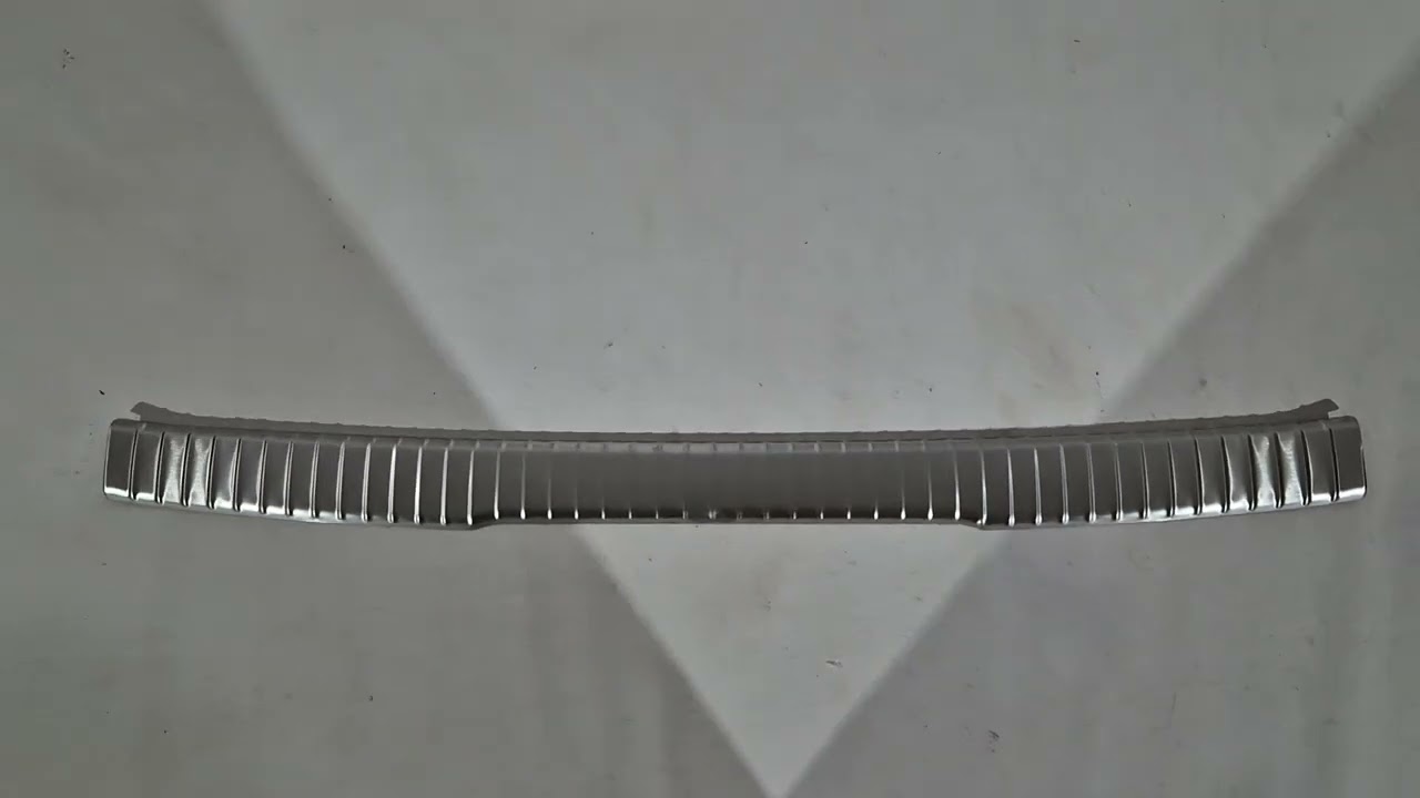 Накладка на задний бампер нержавеющая Carmos Video 1