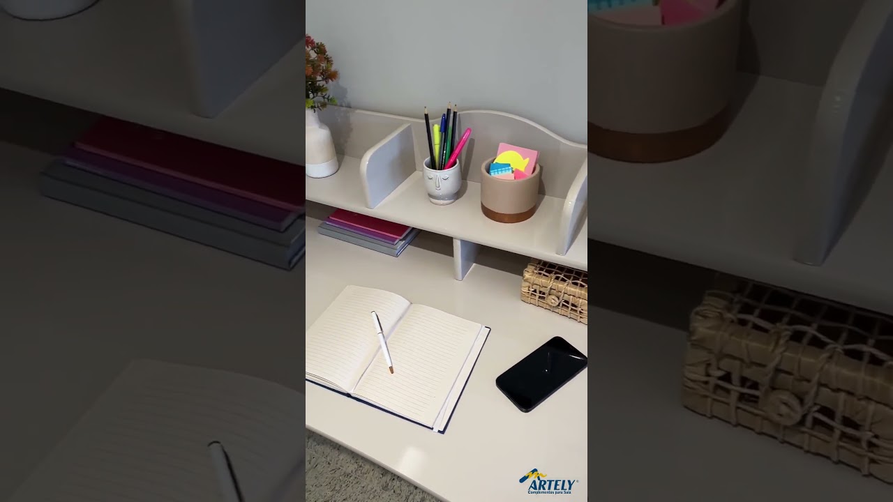 Thumbnail do vídeo - Escrivaninha Sofia - Off White C / Cedro