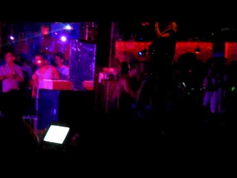 Roxy Cottontail Performs "Bounce Little Kitty" at Rockit