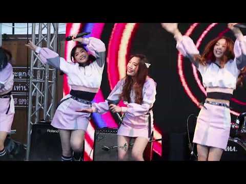 BNK48 - ก็เพราะว่าชอบเธอ【Natherine BNK48 Fancam】「Mini Concert 7-11 Pattaya」13.04.19